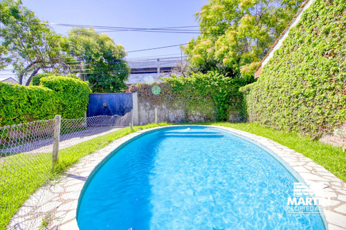 Casa En Venta En Martinez 4 Ambientes Uno En Suite, Jardín Con Pileta, Cochera X 2.
