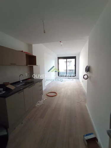 Apartamento En Zona Cordón Monomabiente! Piso Alto