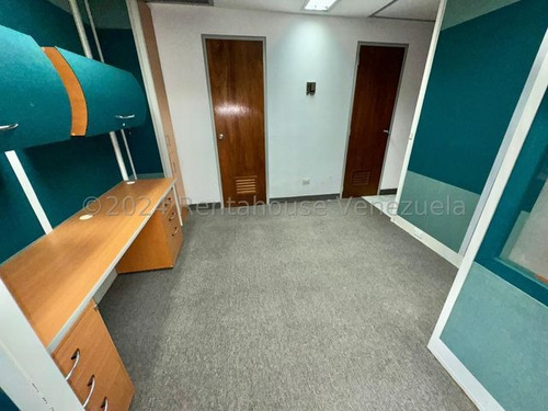 Oficina Amoblada Y Con Excelente Distribución Amoblada En Alquiler Ccct Caracas