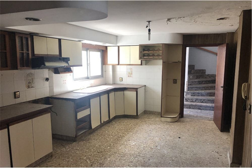 Imagen 2 de 11 de Departamento De 4 Amb. En Primero Piso.