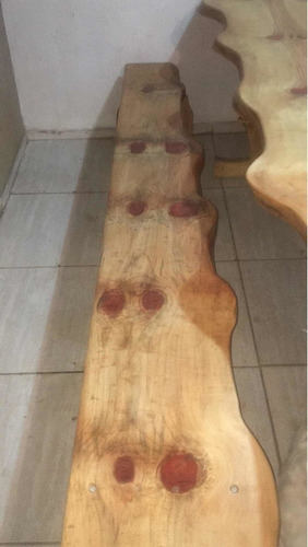 Imagem 1 de 5 de Vende-se Mesa Rústica Medindo 2.52 De Comprimento E Bancos
