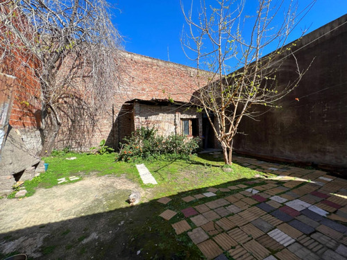 Casa En Venta De 3amb. C/cochera Y Fondo Libre.