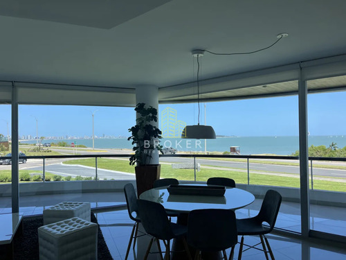 Venta Apartamento Primera Linea Mansa Frente Al Mar Con Parrillero Propio. Punta Del Este Uruguay