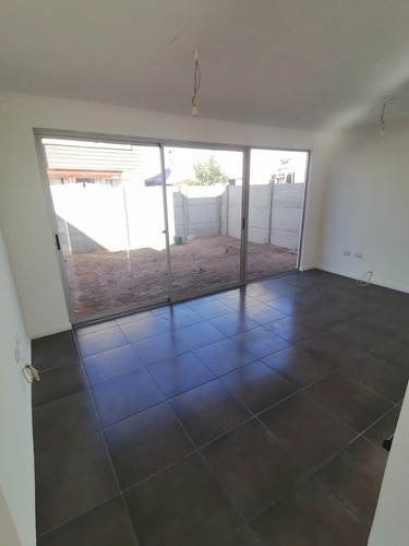 Arriendo Casa Mediterránea En Condominio Quillay, Coquimbo.