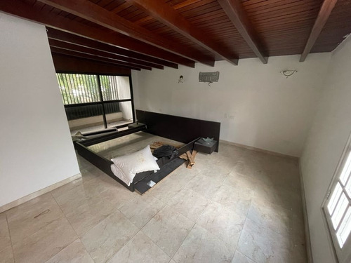 Imagen 12 de 21 de Vendo Pb 318m2 3h+s/2.5b+s/3p Colinas De Valle Arriba 0069