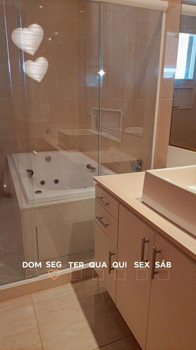 Casa Com 3 Quartos, Sendo 1 Suíte Com Banheira E Closet