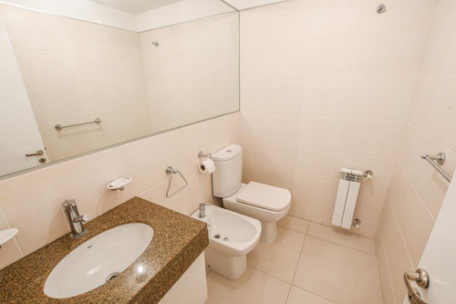 Departamento De 3 Dormitorios En Venta - Nuevo Con Cochera Y Patio - Centro