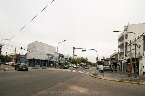 Imagen 8 de 11 de Deposito Sobre Dos Lotes - Venta - Munro