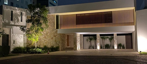 Espectacular Propiedad En Venta En Privada Merida Altabrisa (nvc-2372)