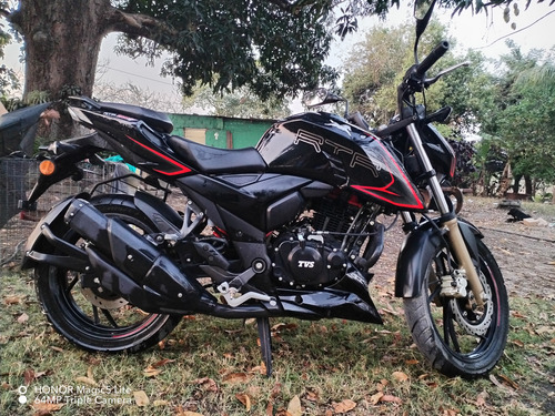 Es Un Color Negra Con Rojo De Cambios
