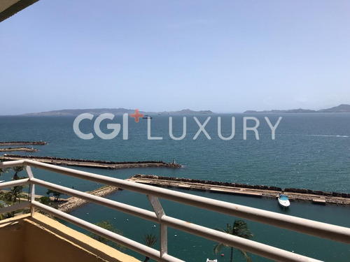 Cgi + Lechería Ofrece En Venta Apartamento  En Marina Mar