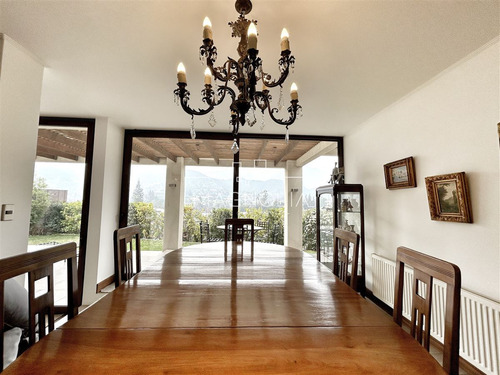 Casa En Venta De 6 Dorm. En Lo Barnechea