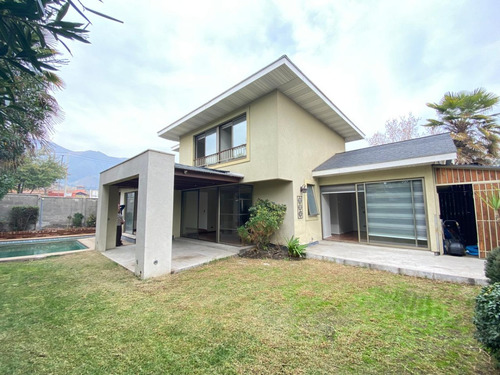 Acogedora Casa En Barrio Residencial, Con Acceso Controlado.