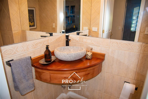 Casa En Arriendo De 5 Dorm. En Las Condes