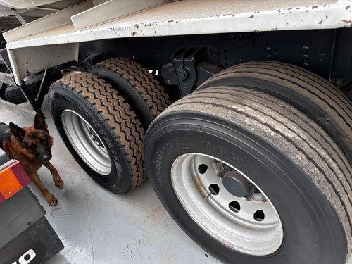 Iveco Tector Cacamba Basculante