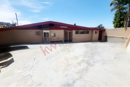 Casa Con Terreno Amplio Ubicada En Colonia Internacional
