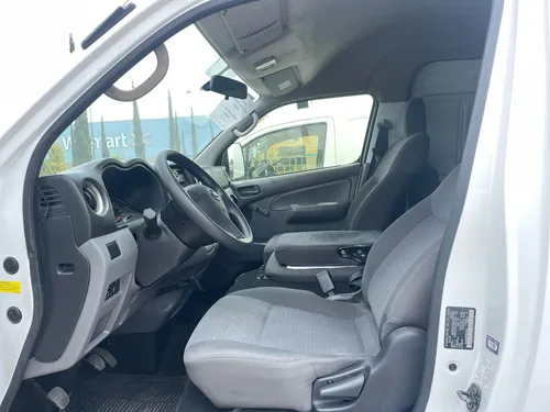 Nissan Urvan 2.5 Panel Amplia Aa Paquete Seguridad Mt