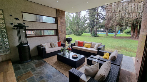 Casa En Venta De 4 Dorm. En Chicureo Centro
