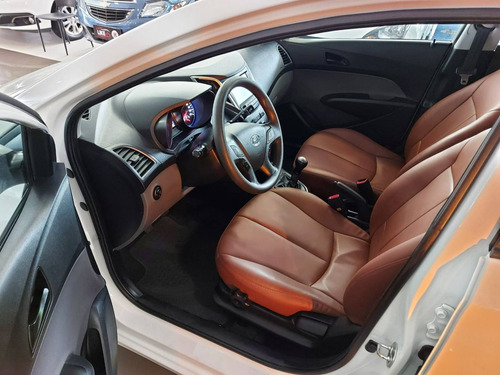 Imagem 10 de 14 de Hyundai Hb20s 1.0 Comfort Plus 12v Flex 4p Manual