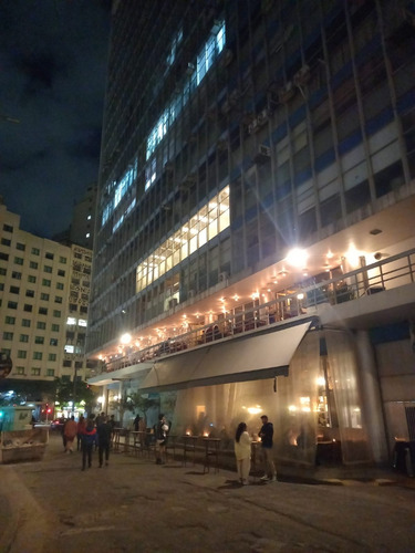 Excelente Sala Comercial Próxima Ao Metrô República, Na Av. Ipiranga 318, Com 148 M2 Mais 33,26 M2 De Área Comum. Imóvel Conta 7 Ares-condicionados, 4 Elevadores, 3 Banheiros, Segurança No Condomínio