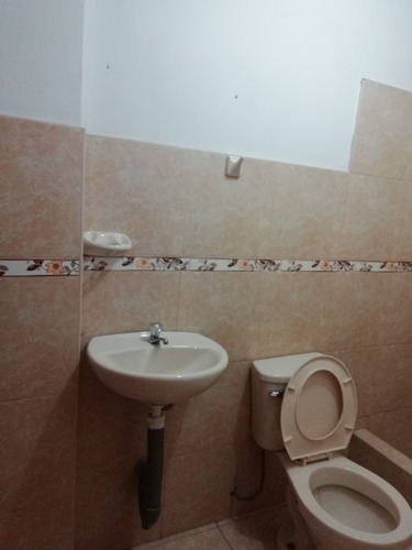 Imagen 9 de 12 de Departamento Independiente, En 2do Piso, Frente A Lindo Parque