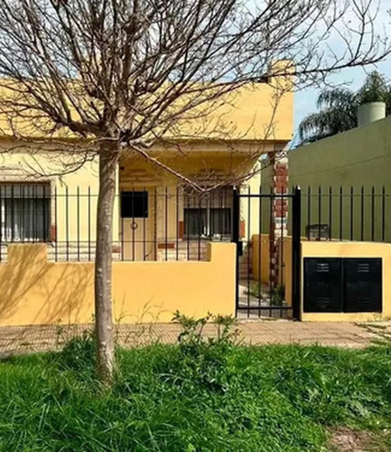 Casa En Venta - 2 Dormitorios 1 Baño - 150mts2 - Moron
