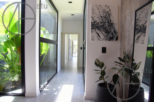 Casa En Venta 4 Ambientes En Naudir Escobar