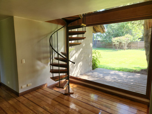 Casa Estilo Chileno En Condominio Buena Ubicacion Pirque