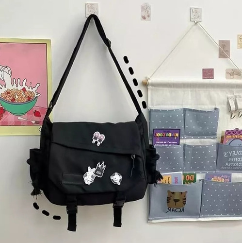 Mochila Bandolera Dabeh, Mochila Grande Y Adorable Con Estilo Estético, Mochila Casual Para Viajes, Mochila Mojilas, Color Negro (no Incluye Insignias).