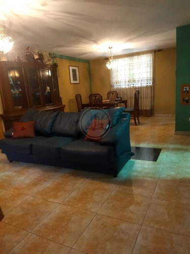 Bello Townhouse En Venta Amoblado Urb. El Castaño Sector El Samán. 002jsc