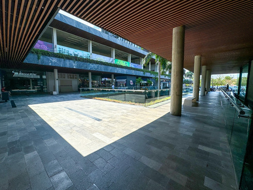 Monterreal Local Comercial En Renta Plaza Urban Center Av Cámara De Comercio