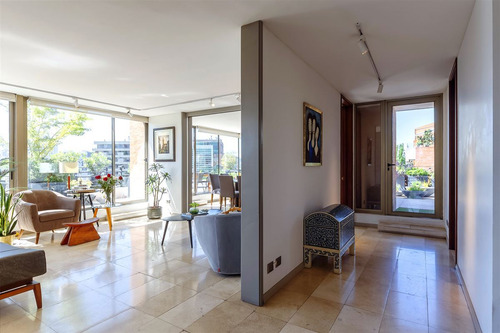 Departamento En Venta De 6 Dorm. En Vitacura