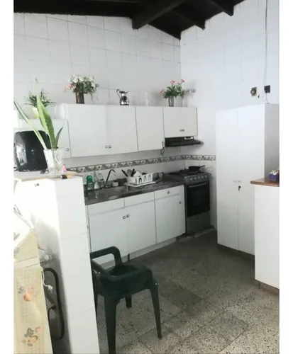 Venta De Casa Unifamiliar Con Aire En La Castellana.