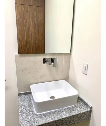 Casa En Renta Con Cuarto De Servicio En Zibata K