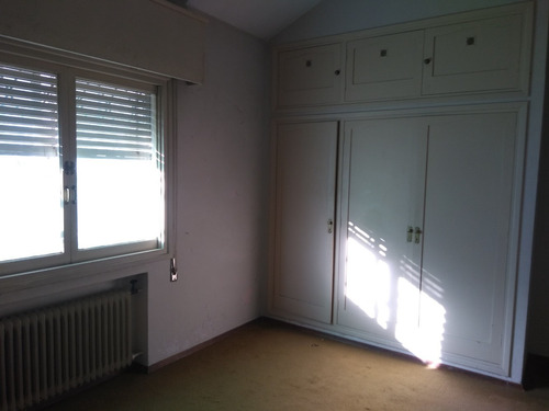 Venta De Fina Casa En Carrasco Centrico De 4 Dorms Y Scio