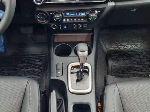 Toyota Hilux 2.8 D-4D TURBO DIESEL CD SRX PLUS 4X4 AUTOMÁTICO
