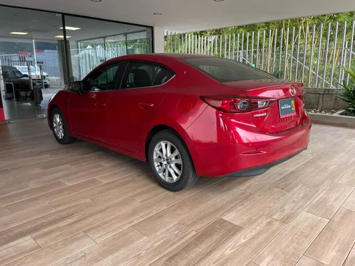 Mazda 3 2.0 Touring MT