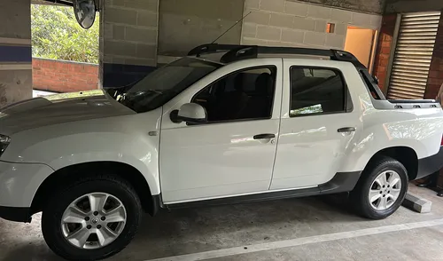 Duster Oroch 2017, 4x2 Muy Buen Estado