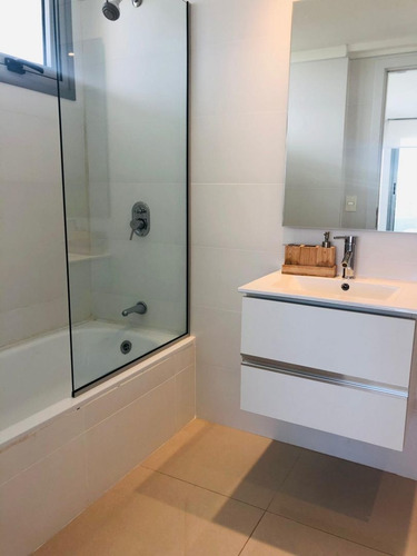Apartamento En Venta De 3 Dormitorios En Playa Brava