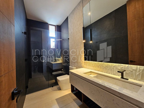 Casa En Venta En Misión San Jerónimo Con Acabados De Lujo