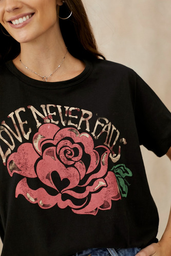 Remera Estampada Flor Love Rimmel