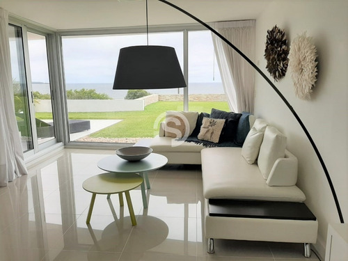 Alquiler Anual U$s 2700 Por Mes- Ref: 4735