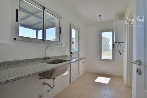 Casa Interno #100-200 - San Sebastian - Area 2 - 875m2 #id 661