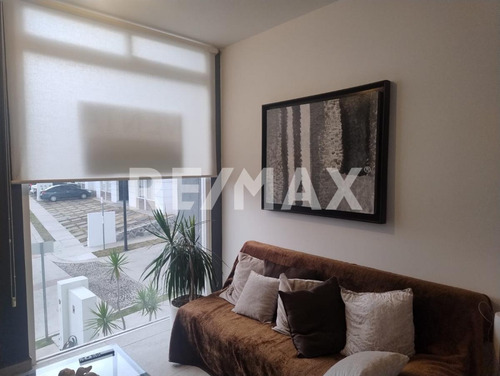 Casa En Venta En Condominio Con 3 Habitaciones Y Una En Pb, Tiene Jardín Y Amenidades En San Isidro Juriquilla