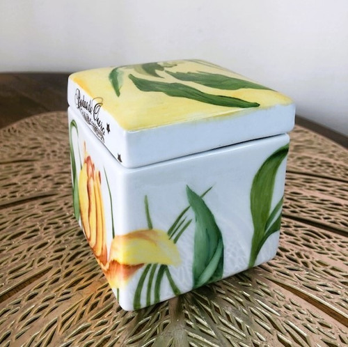 Imagem 3 de 4 de Porta-joias De Porcelana Pintado A Mão Bodas De Ouro 50 Anos