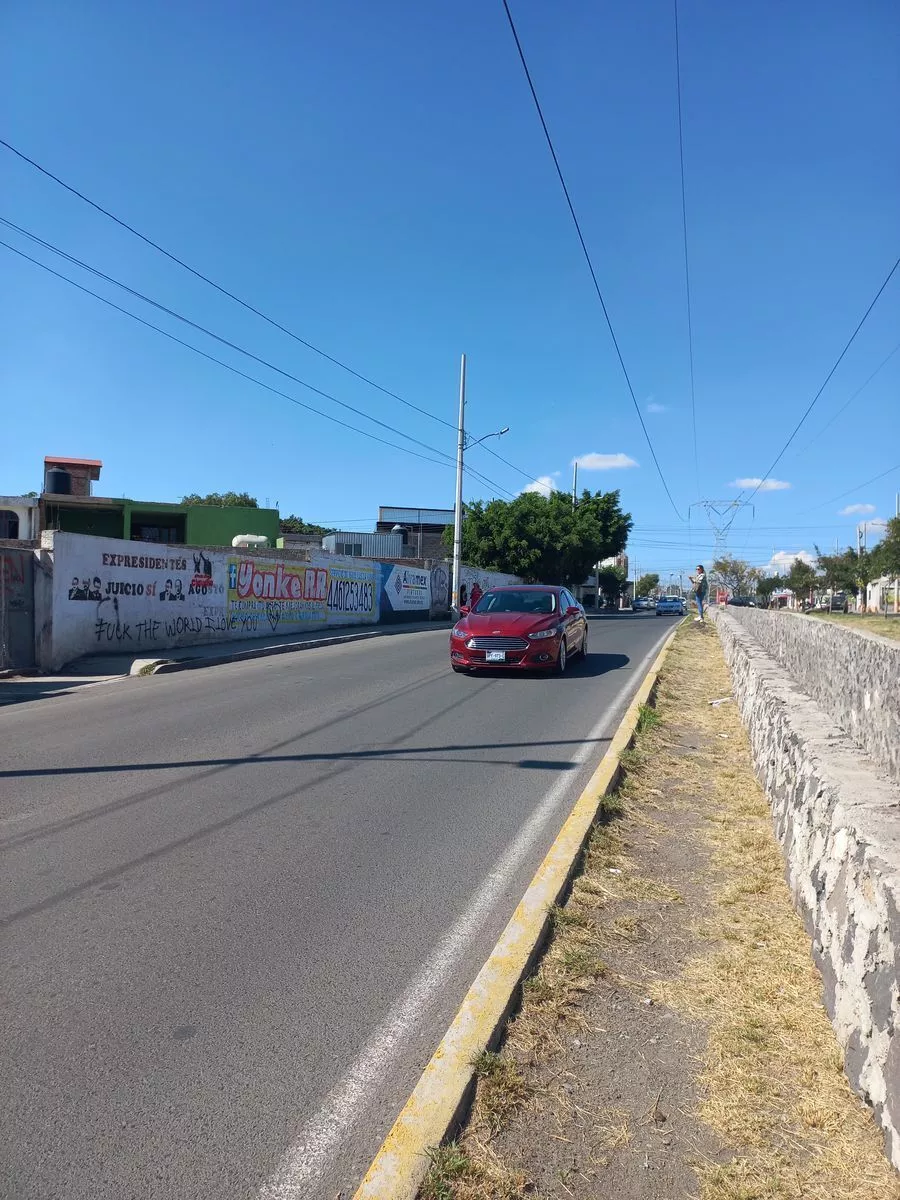 Terreno En Renta Con Uso De Suelo Comercial En Av. Pirineos,