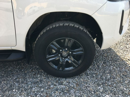 Imagen 11 de 11 de Toyota Hilux 2.7 Doble Cabina Mt 2021