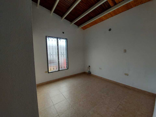 Imagen 10 de 17 de Casa En Urb Aguasal Cerca De Villa Lago En Ciudad Alianza