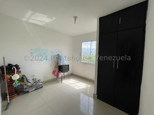 Maria Elena Latouche Te Ofrece En Venta Excelente Penthouse Cuenta Con Pozo Terrazas De San Diego. Mels 24-14795