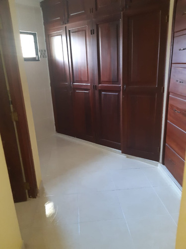Casa En Santiago Con Diseño Moderno Y Acabados De Alta Calidad